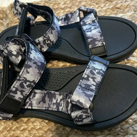 Camo Velcro Strap Sandals Size 9 - Picture 2 of 5